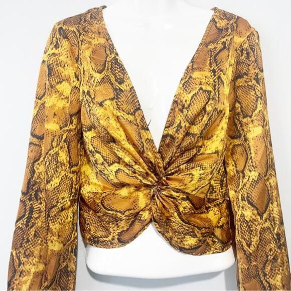 Superdown Revolve animal print crop top long sleeve size small - Picture 3 of 8